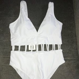 🆕 Cupshe one piece. Smoke free home